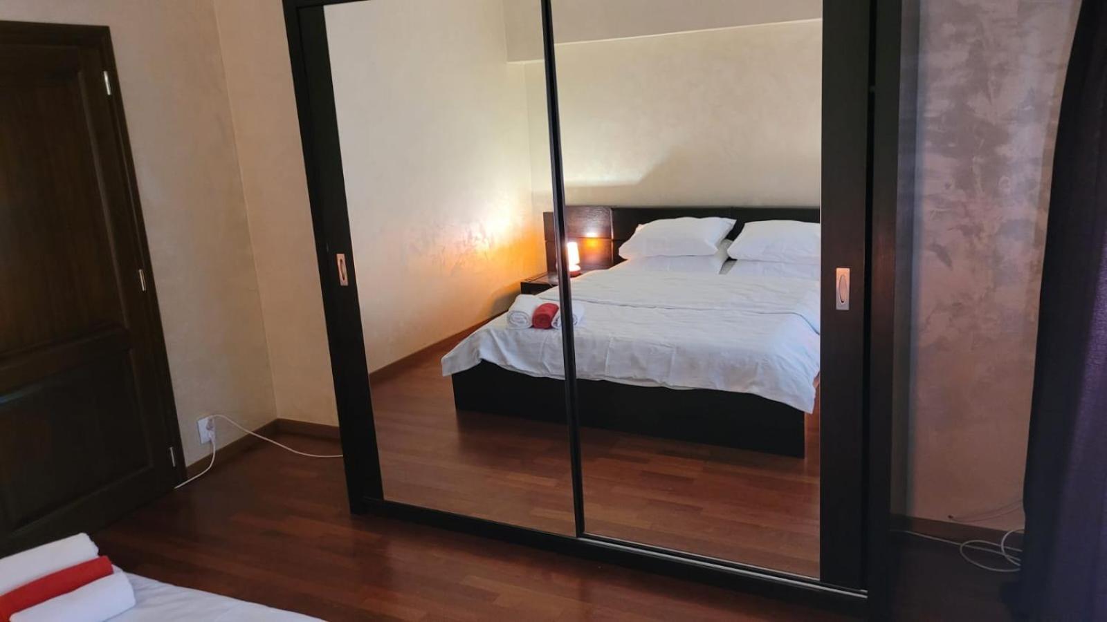 Downtown Top Apartments Bucarest Esterno foto
